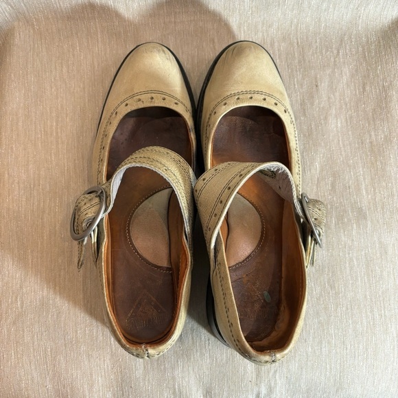 JOHN FLUEVOG Sz 5 Person Mary Jane Buckle Closure pale Yellow Green Shoes FLAWS - Picture 10 of 10